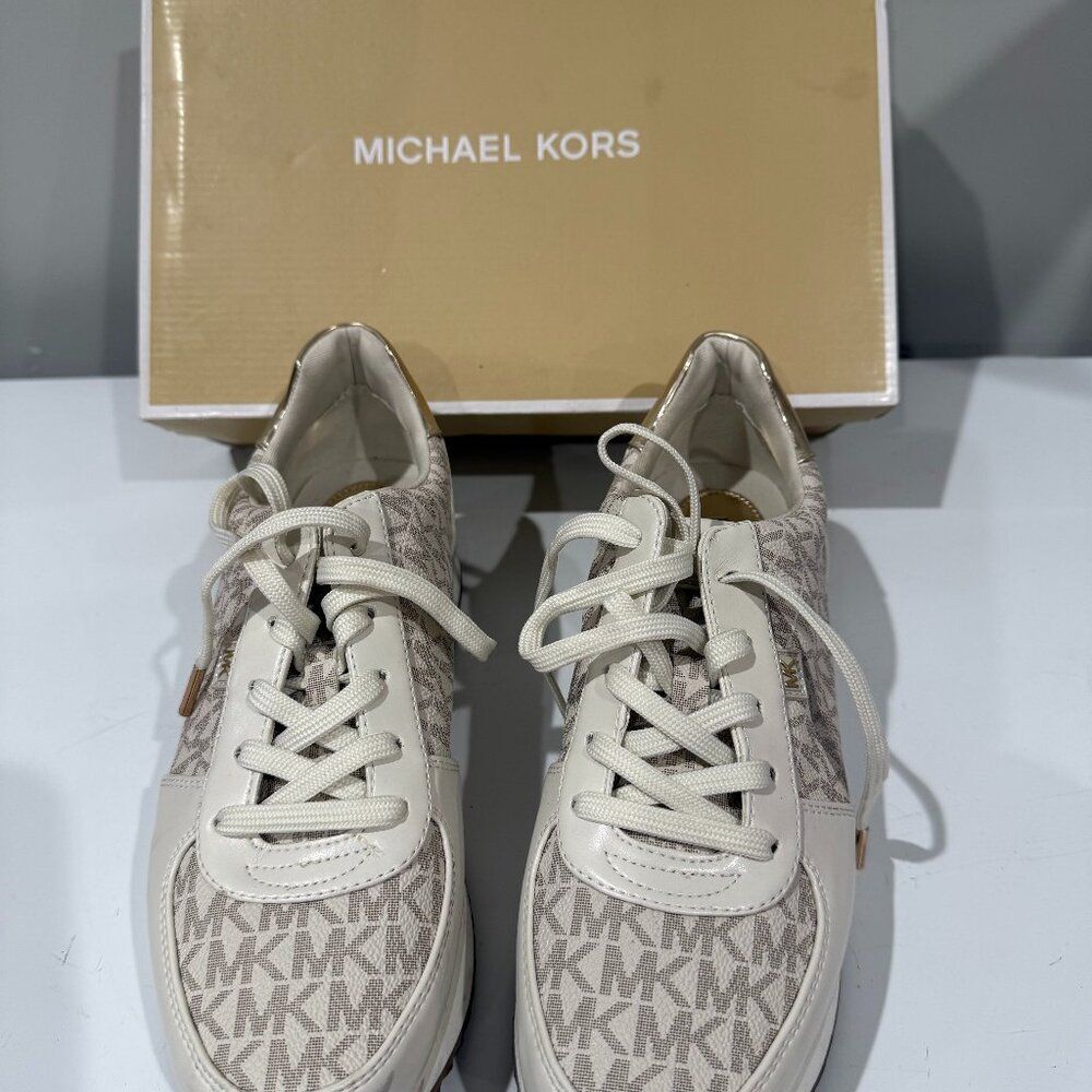Michael Kors women shoes / Size 9.5 / Cream Color MK logo pattern